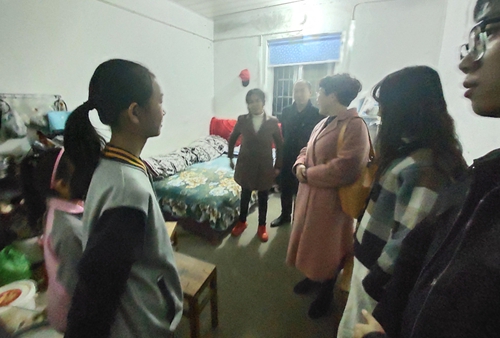 冬日里的暖阳  ——桥头胡中学开展阳光资助家访活动记实